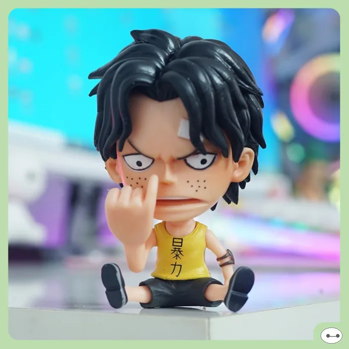 MÔ HÌNH CHIBI NGỒI ACE 10CM