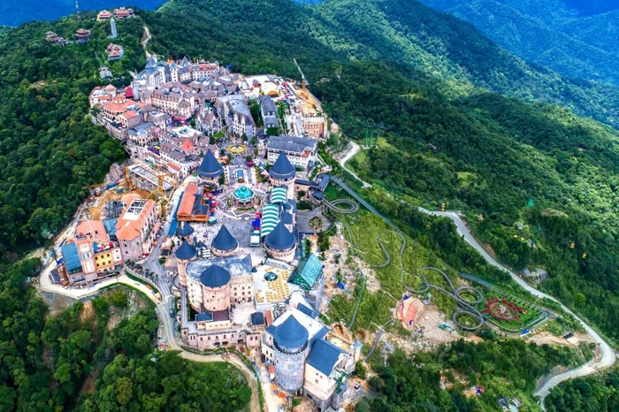 KHÁM PHÁ BÍ MẬT HƠN 100 NĂM TUỔI VỀ BÀ NÀ HILL - Long Phú Tourist - Công ty  lữ hành chuyên nghiệp.