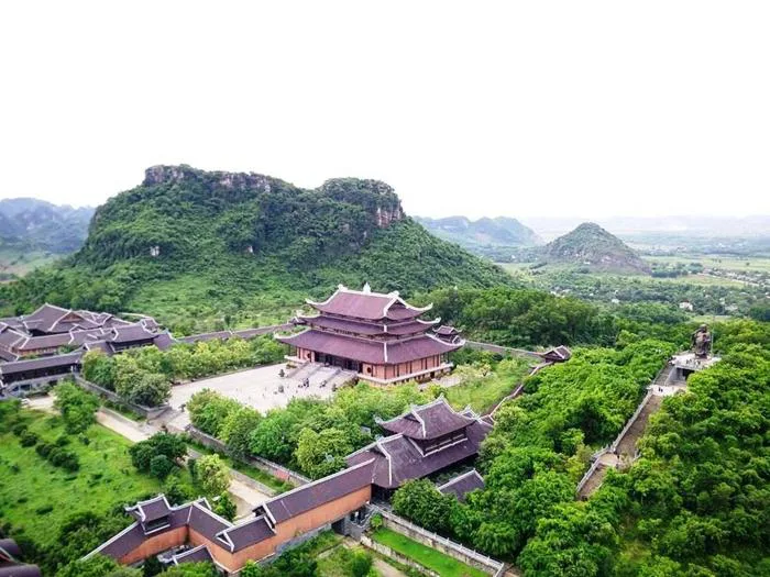 Toàn cảnh ngôi chùa lớn nhất Việt Nam nhìn từ độ cao 100m | Báo Dân trí