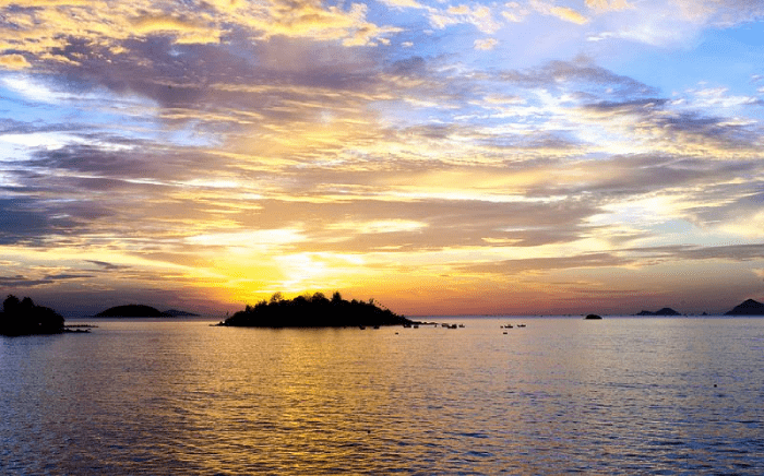 Bình minh trên biển Nha Trang – Cảnh sắc thiên nhiên không thể chối từ –  VinWonders