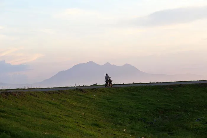 Phong cảnh bình yên nhìn từ những triền đê ở Hà Nội | Báo Dân trí