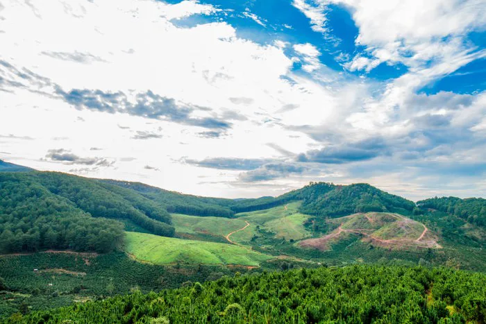 hình ảnh : Cao nguyên, Địa hình đồi núi, Phong cảnh thiên nhiên, Bầu trời,  thiên nhiên, Trạm đồi, Cây cỏ, màu xanh lá, đồi núi, Hoang dã, đám mây, môi  trường