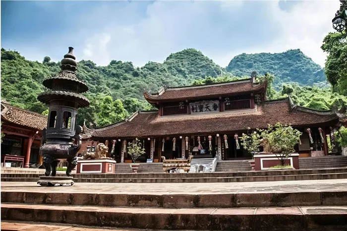 anh-phong-canh-chua-huong-1