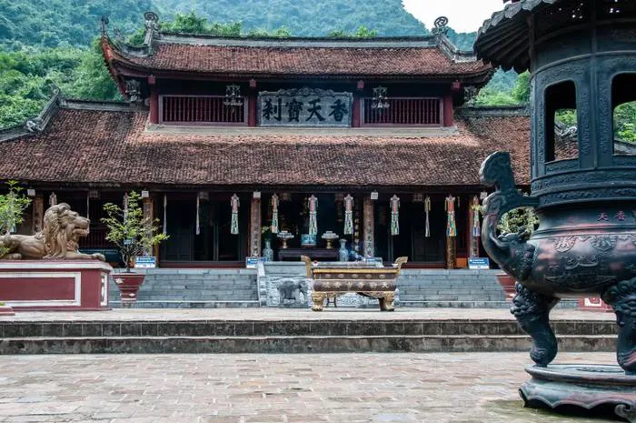 Kinh nghiệm du lịch Chùa Hương - Điểm đến tâm linh nổi bật