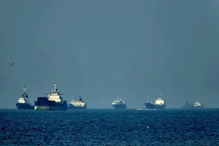 Iran cảnh báo siết phong tỏa Eo biển Hormuz, giá dầu tăng hơn 1%
