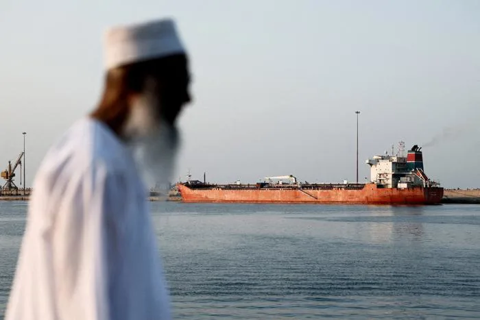 Iran cảnh báo sẽ “đóng hoàn toàn” eo biển Hormuz nếu Mỹ tấn công nhà máy  điện