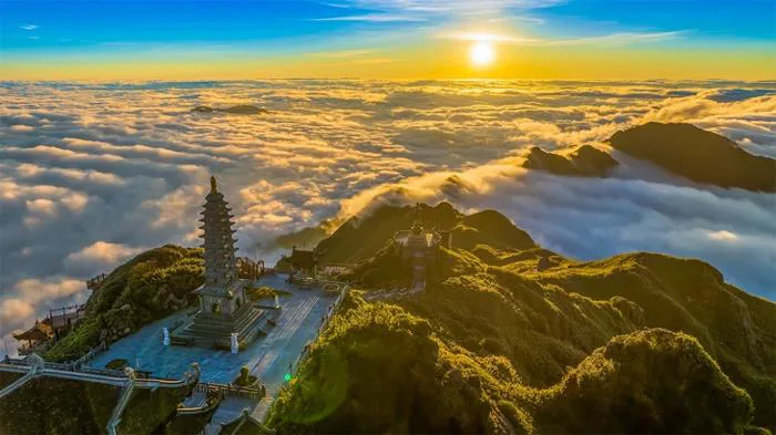 Chiêm ngưỡng “cảnh thần tiên” trên đỉnh Fansipan mùa mây phủ - Tuổi Trẻ Online