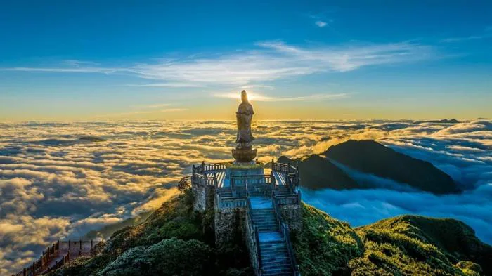 Chiêm ngưỡng “cảnh thần tiên” trên đỉnh Fansipan mùa mây phủ - Tuổi Trẻ Online