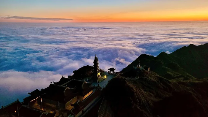 Đỉnh Fansipan đẹp mĩ mãn trong những ngày đầu đông - Đài phát thanh và truyền hình Nghệ An