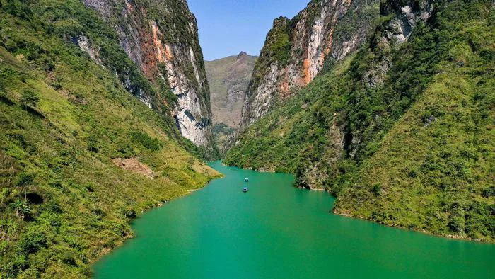 Vượt dòng Nho Quế, ngắm Hẻm Tu Sản - Hẻm vực sâu nhất Đông Nam Á Vượt dòng Nho Quế, ngắm Hẻm Tu Sản - Hẻm vực sâu nhất Đông Nam Á