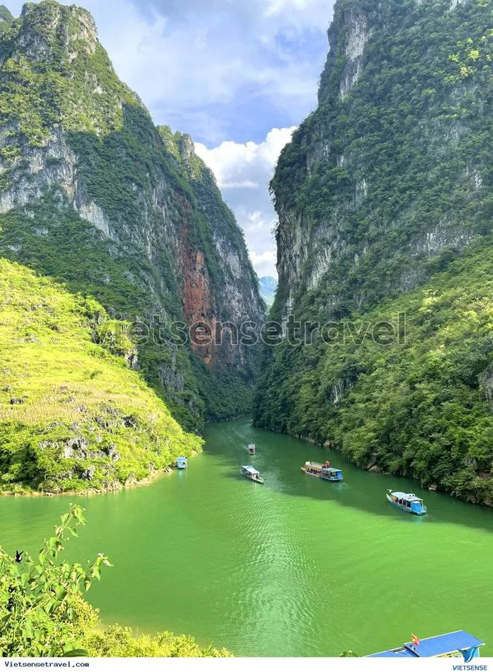 Hẻm Tu Sản – Chinh phục kỳ quan trên dòng sông Nho Quế Hẻm Tu Sản – Chinh phục kỳ quan trên dòng sông Nho Quế