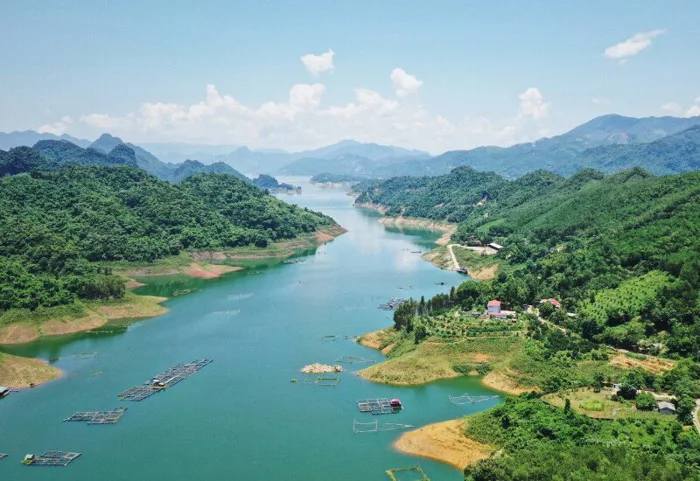 12 hồ nước đẹp nhất Việt Nam, phong cảnh tựa tranh vẽ, có hồ được ví là  