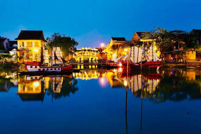 Hội An về đêm – Bức họa đẹp của thương cảng quốc tế sầm uất một thời –  VinWonders