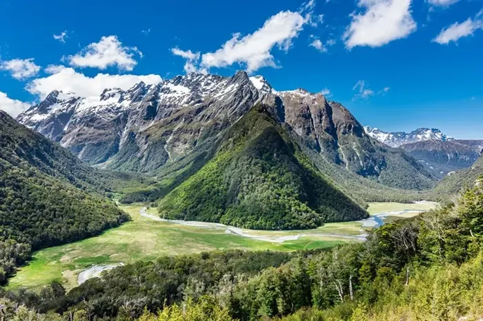 Hình ảnh phong cảnh New Zealand hùng vĩ và bình yên