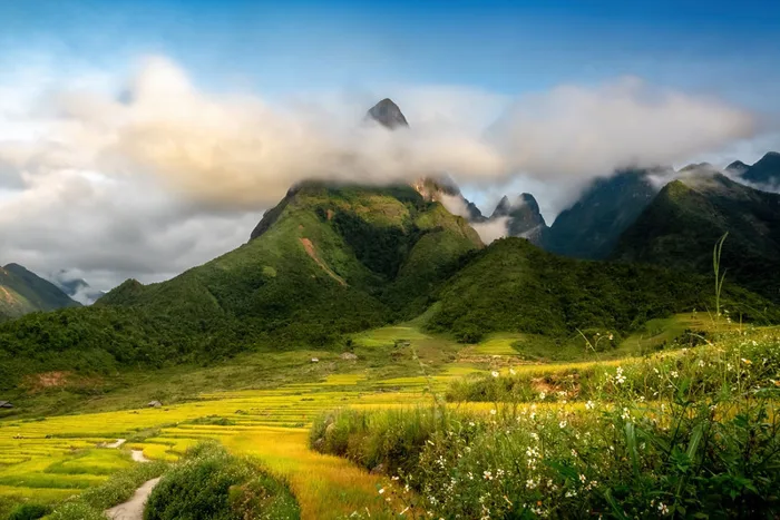 Đến Chu Va, chiêm ngưỡng ngọn núi mây vờn