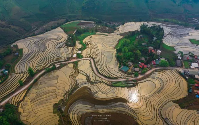Ruộng bậc thang Sàng Ma Sáo mùa nước đổ phản chiếu tạo nên bức tranh phong cảnh đẹp đến mê lòng người Ruộng bậc thang Sàng Ma Sáo mùa nước đổ phản chiếu tạo nên bức tranh phong cảnh đẹp đến mê lòng người