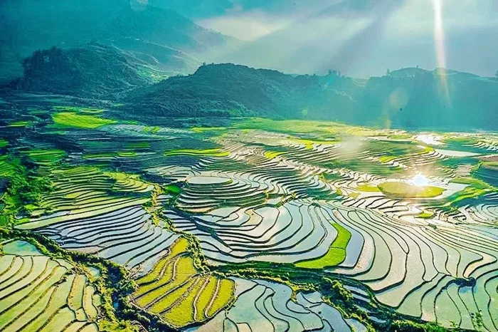 Du lịch Tây Bắc mùa nước đổ trên ruộng bậc thang như tráng gương Du lịch Tây Bắc mùa nước đổ trên ruộng bậc thang như tráng gương