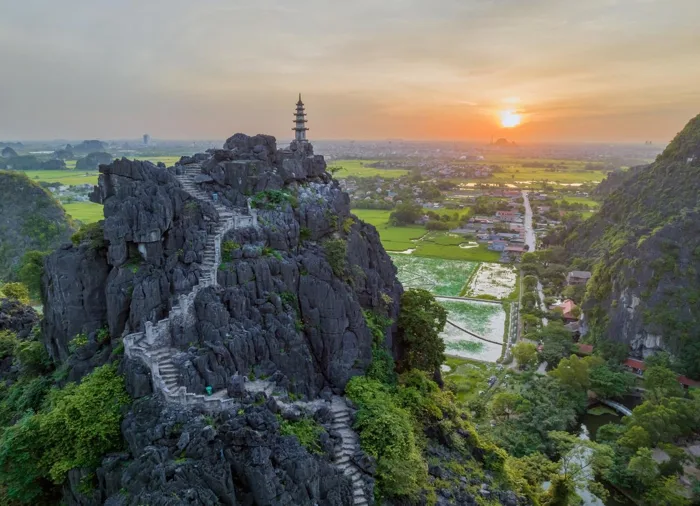 5 địa điểm chụp ảnh đẹp mang tính biểu tượng nhất của Ninh Bình