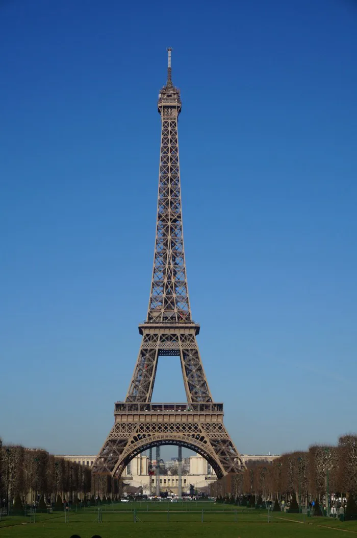 hình ảnh : phong cảnh, tháp Eiffel, Paris, Tượng đài, Mốc, Tháp chuông,  Ngọn lửa, Chau, Tháp sắt paris 3264x4912 - - 719210 - hình ảnh đẹp - PxHere