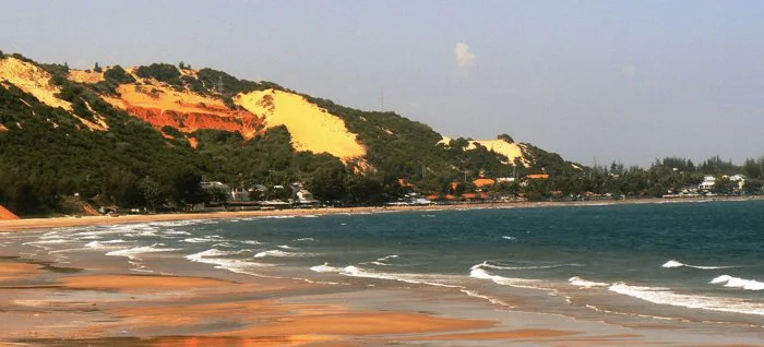 11 bãi biển Phan Thiết đẹp mê mẩn khiến bạn muốn “đi ngay lập tức” –  VinWonders