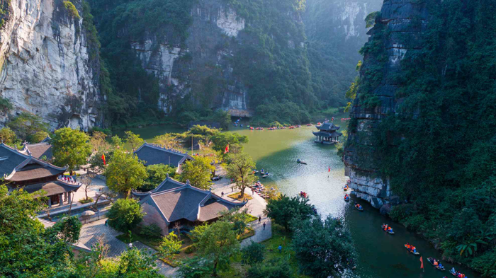 Tràng An – Chốn tiên cảnh non nước huyền bí giữa lòng Ninh Bình Tràng An – Chốn tiên cảnh non nước huyền bí giữa lòng Ninh Bình