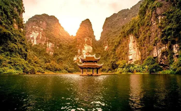 Du lịch Tràng An - Hòa mình với thiên nhiên kỳ thú Du lịch Tràng An - Hòa mình với thiên nhiên kỳ thú