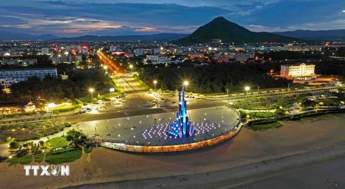 Ngắm cảnh quan kỳ vĩ khiến du khách say lòng trên miền đất duyên hải Phú Yên