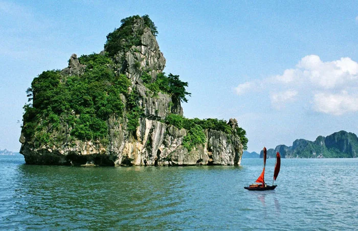 Không chỉ đẹp như tiên cảnh, Hạ Long còn thu phục du khách bởi những yếu tố  hấp dẫn này