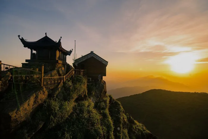 Du lịch Yên Tử: trọn bộ kinh nghiệm khám phá vùng đất Phật linh thiêng –  VinWonders