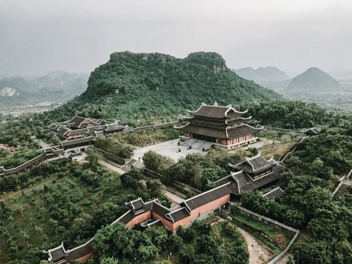 Kinh nghiệm đi chùa Yên Tử từ A-Z khi du lịch Hạ Long