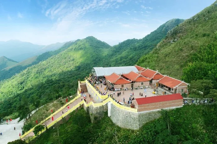 Khu du lịch Yên Tử - vùng núi thiêng ở Quảng Ninh | Phuotvivu