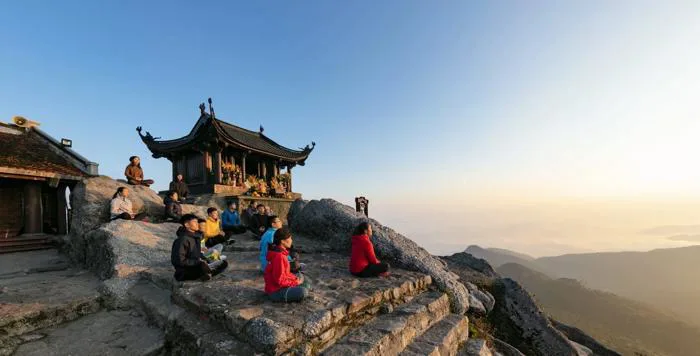 Cẩm nang Du lịch chùa Yên Tử 2026 từ A-Z: Di chuyển, ăn chơi, thăm quan,  đặc sản... mới nhất
