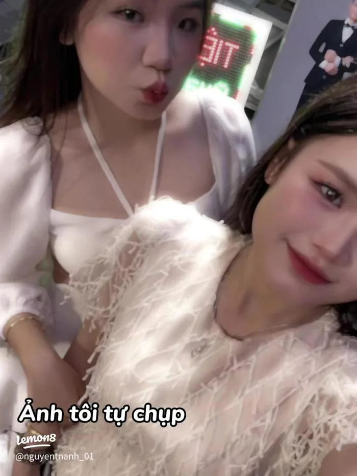 Ảnh meme hài hước: ảnh tôi tự chụp vs ảnh anh trai tôi chụp