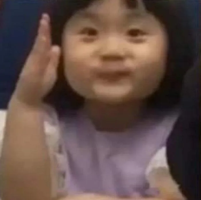 Tổng hợp những hình ảnh meme giơ tay đầy hài hước và sáng tạo