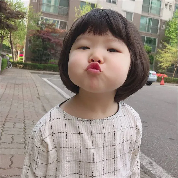 Bộ sưu tập meme em bé Hàn Quốc hài hước, đáng yêu và ngộ nghĩnh