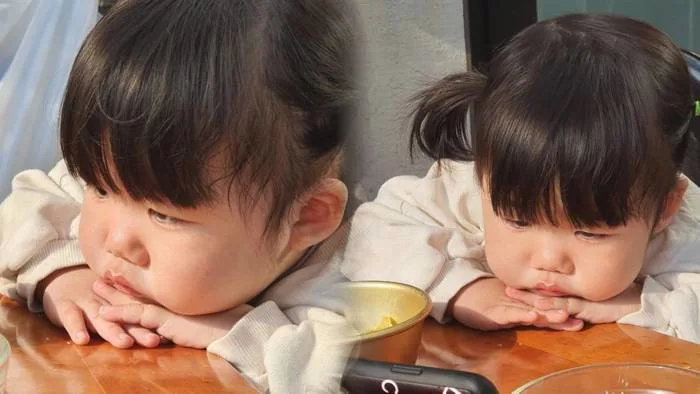 Em bé mũm mĩm có loạt biểu cảm siêu hài hước ở Hàn Quốc