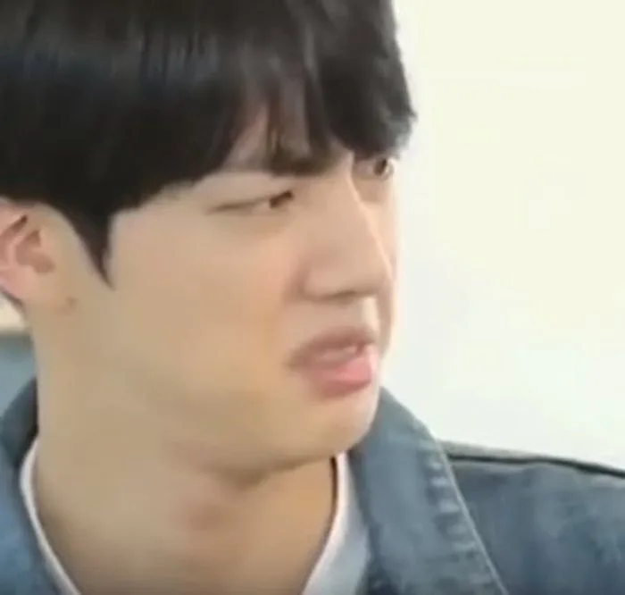 Tổng hợp những meme khinh bỉ đầy hài hước, từ khinh thường đến bá đạo, cùng  những biểu cảm nhếch mép độc đáo