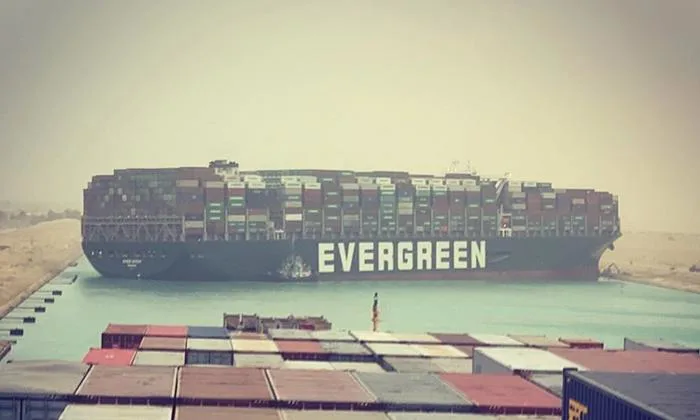 Tàu container gặp nạn, bịt kín kênh đào Suez - Báo VnExpress
